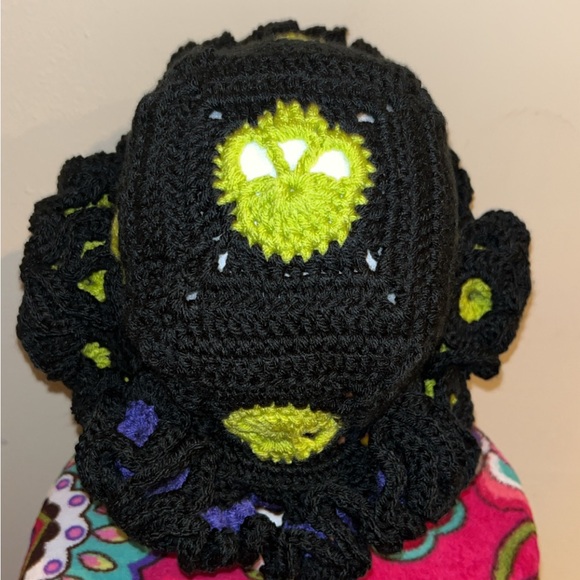 Skull Ruffle Beanie - Picture 2 of 4